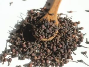 Aromatischer Voatsiperifery Pfeffer – wilde Pfefferbeeren aus Madagaskar
