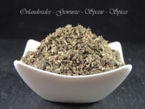 Mediterrane Kräutermischung – aromatische Mischung aus mediterranen und wilden Kräutern