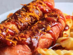 Currywurst Gewürz Crunch knuspriges Topping mit Tomaten und Zwiebeln